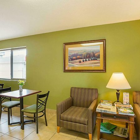 Rodeway Inn & Suites Kearney Exteriér fotografie