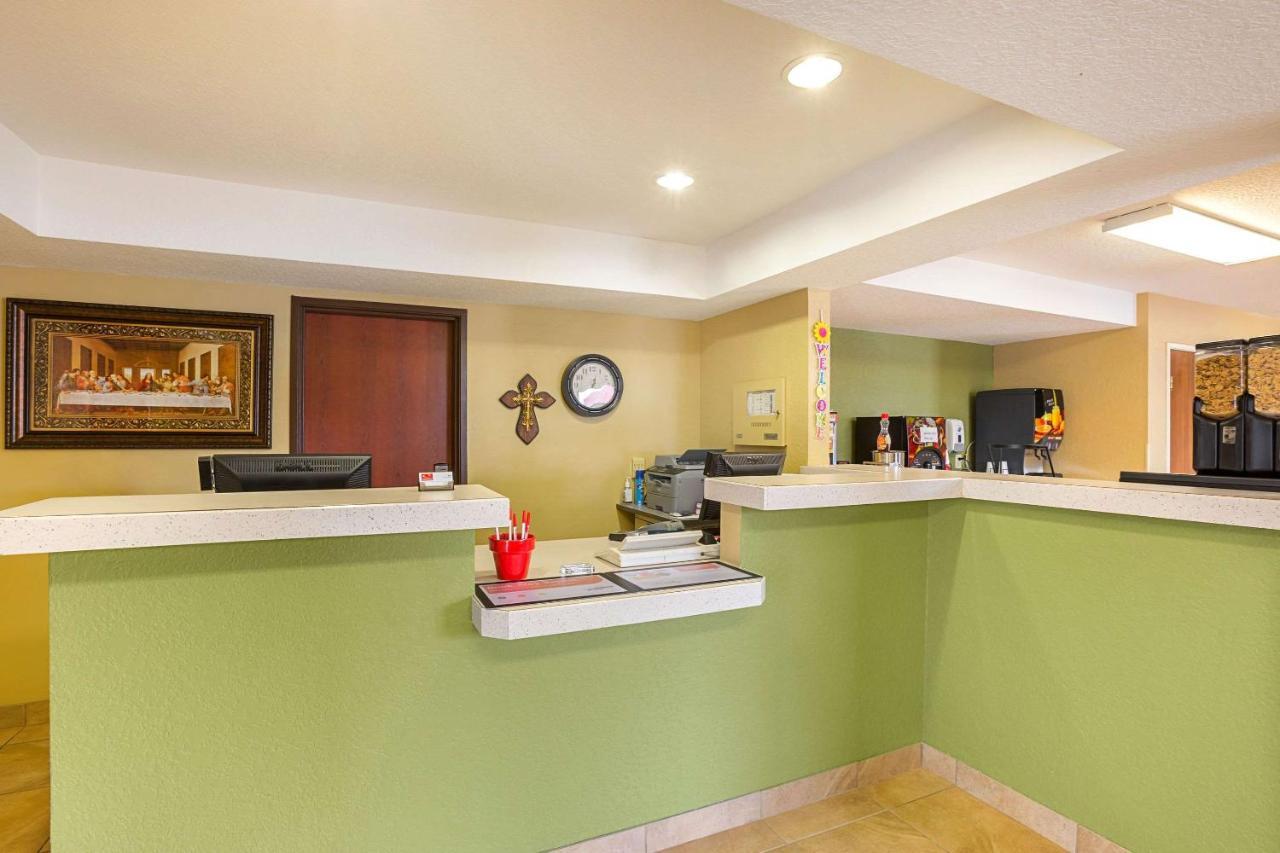 Rodeway Inn & Suites Kearney Exteriér fotografie