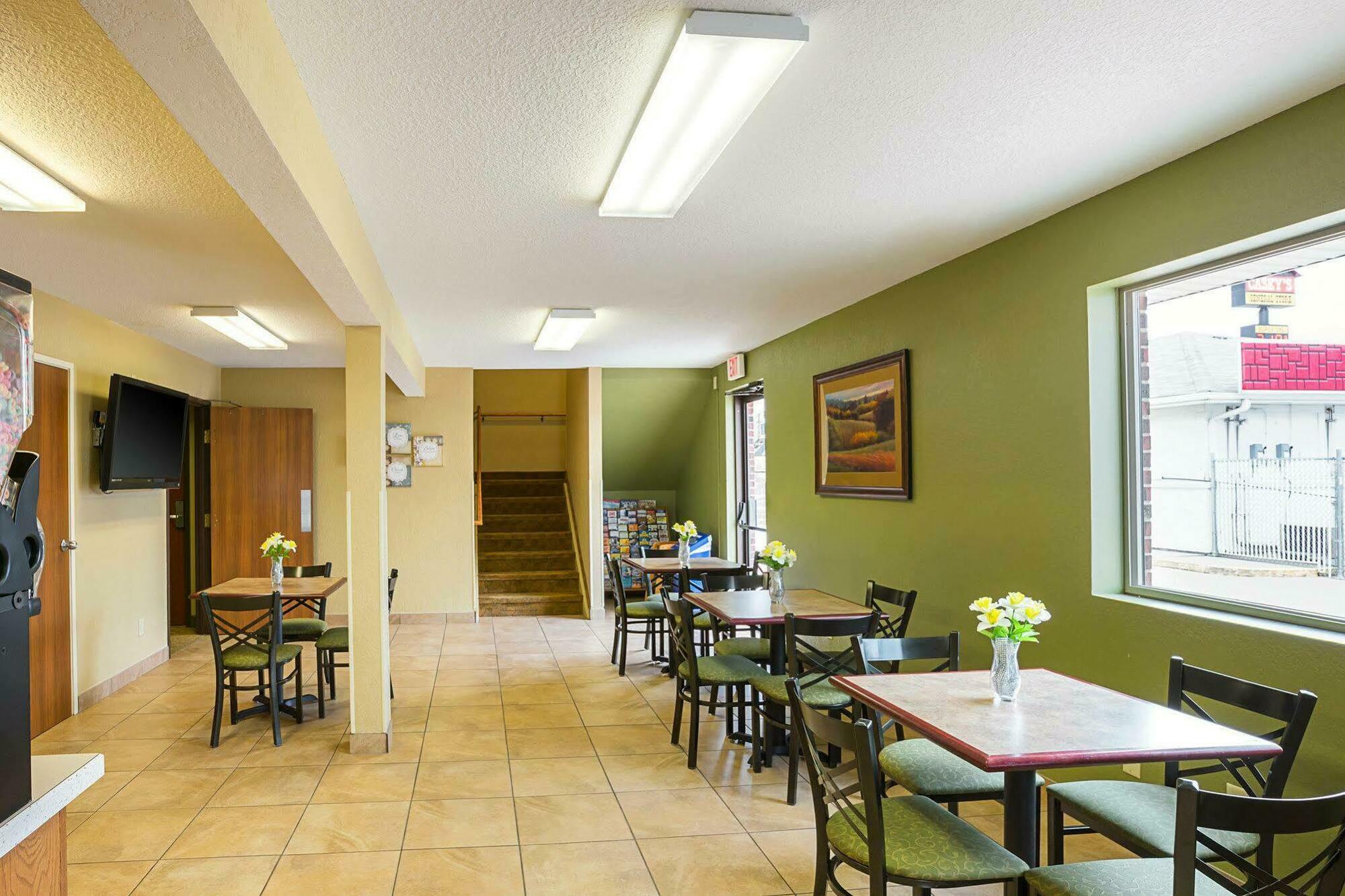 Rodeway Inn & Suites Kearney Exteriér fotografie