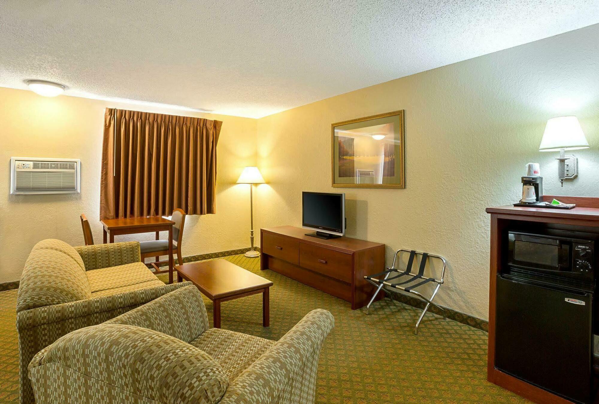 Rodeway Inn & Suites Kearney Exteriér fotografie