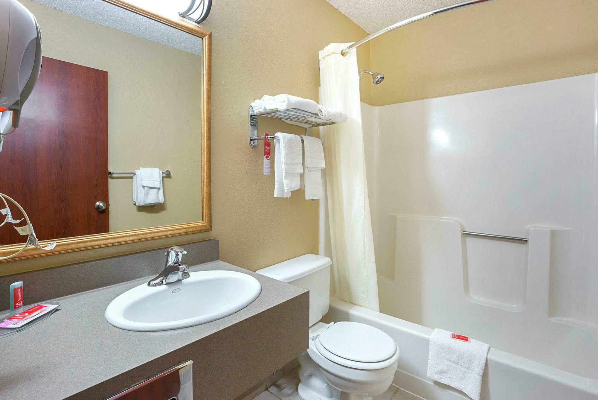 Rodeway Inn & Suites Kearney Exteriér fotografie